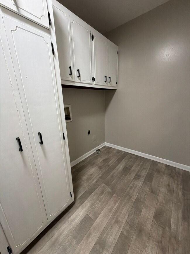 Building Photo - Newly Updated! Available Now! A Perfect Family home-  in HUMBOLDT TN!