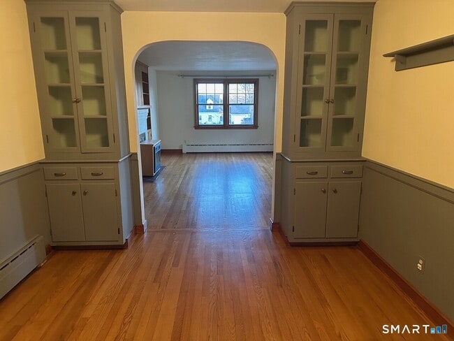 Building Photo - 989 N Farms Rd