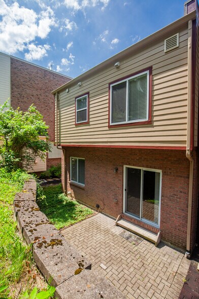 Building Photo - 3220 Linwood Ave