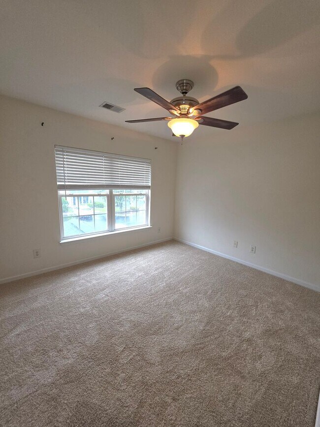 Building Photo - Townhome In Park West