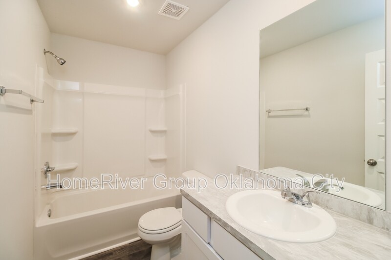 Building Photo - 1220 S Brk Dr