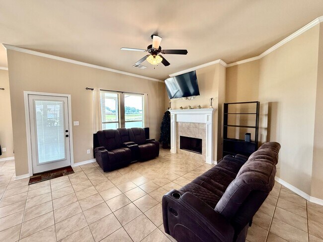 Building Photo - 39122 Bayou View Ave