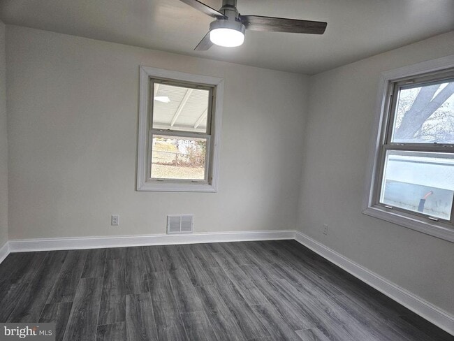 Building Photo - 5416 Radecke Ave