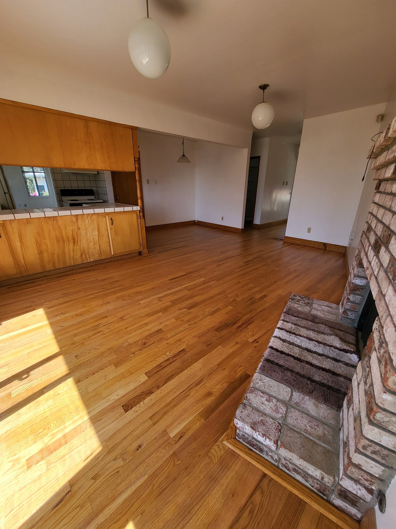 Building Photo - 906 Balra Dr