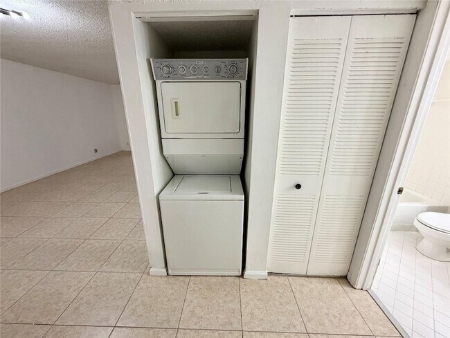 Building Photo - 3355 Jaywood Terrace