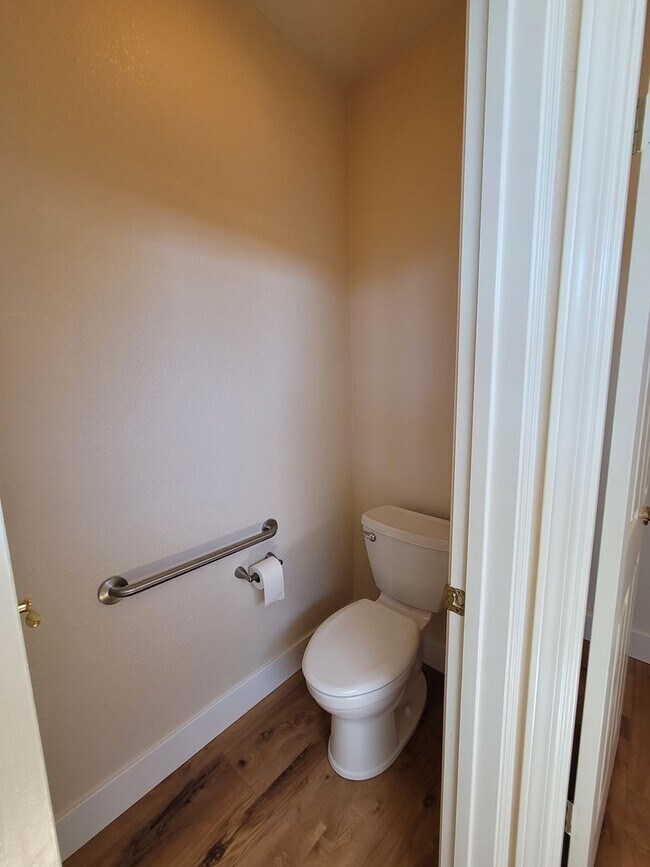 Building Photo - Stunning 2-Bed, 2.5-Bath Entertainer's Gem in Gated Summerset I