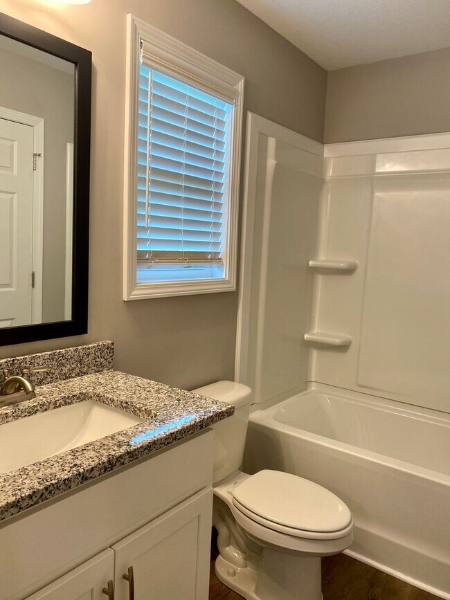 Building Photo - Brand New 2 Story Duplex!!  Close to Downt...