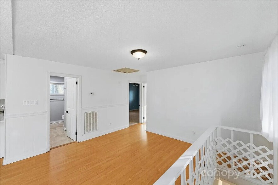 Building Photo - Room in House on Cox Mill Rd