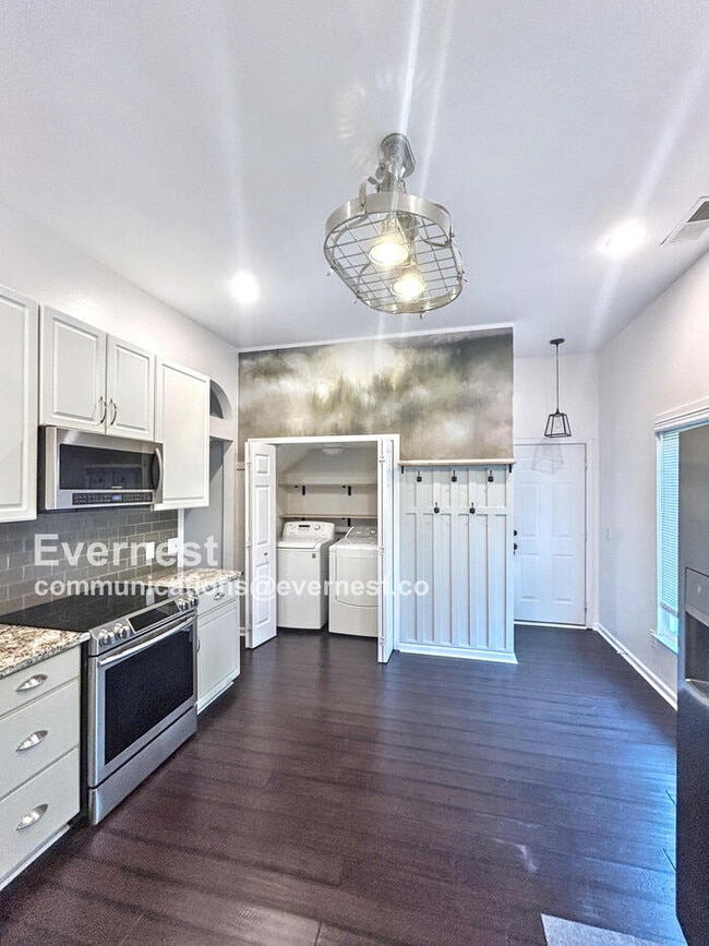 Building Photo - 160 Foxtail Dr