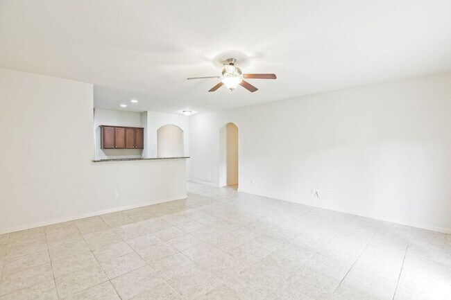 Building Photo - 1829 Persimmon Dr