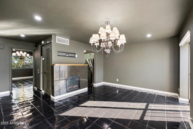 Building Photo - 1018 E Osborn Rd