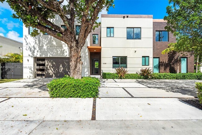 Building Photo - 5500 SW 67th Ave