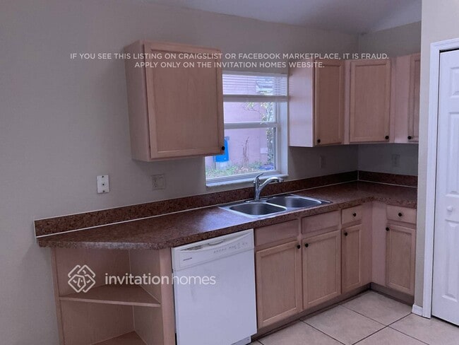 Building Photo - 113 Pinewood Ct