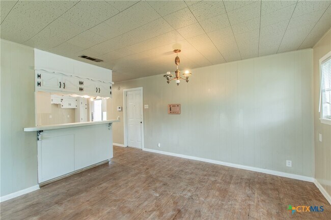 Building Photo - 3209 Shady Hill Dr