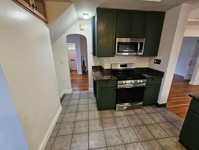 Building Photo - 3341 Hyde Park Ave