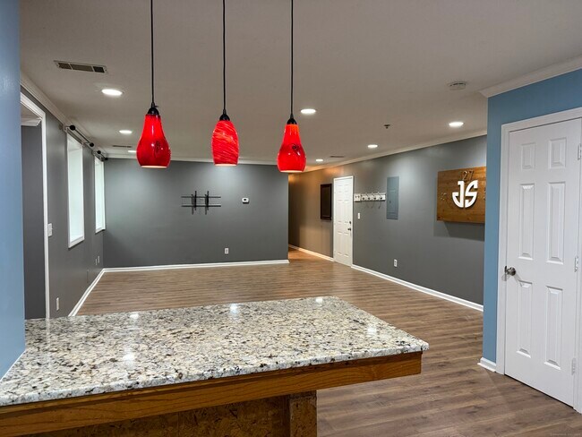 Building Photo - 127 Judd Square