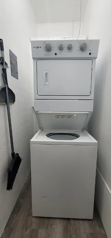 Building Photo - 5211 Julian St