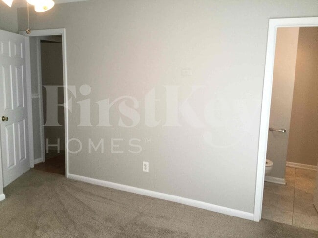 Building Photo - 117 Whispering Pine Ln NE