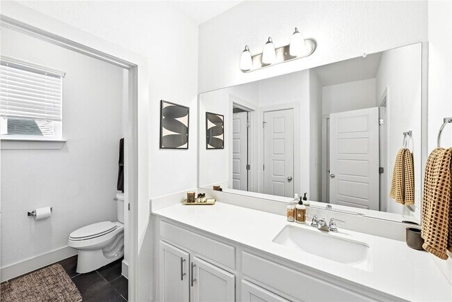 Building Photo - 2306 Capulet St