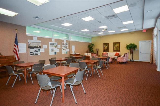 Building Photo - 1301 E Hillsboro Blvd