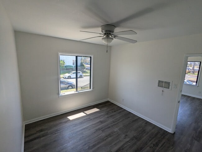 Building Photo - 727 Portola Ave