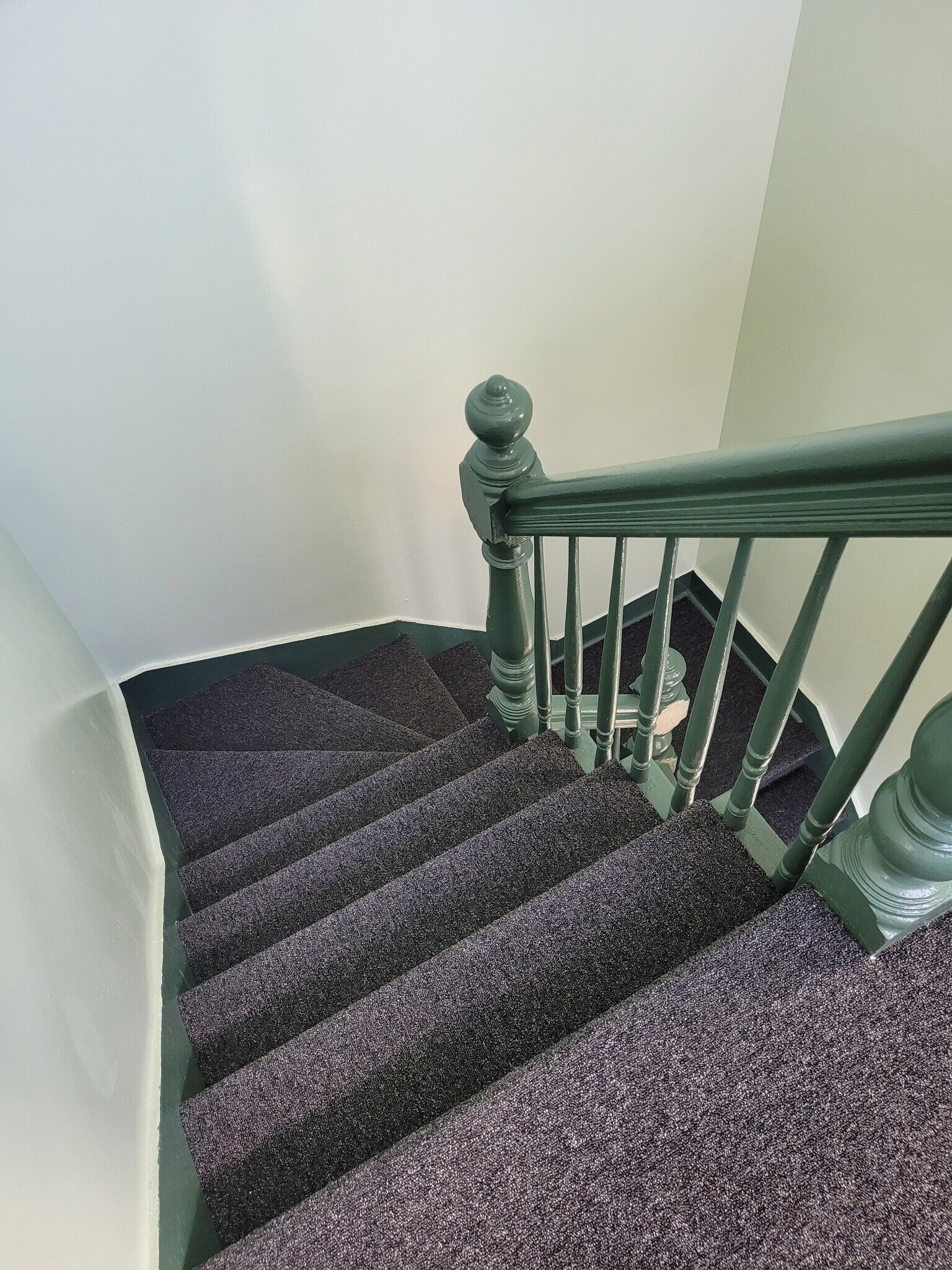 Staircase - 402 E 18th St