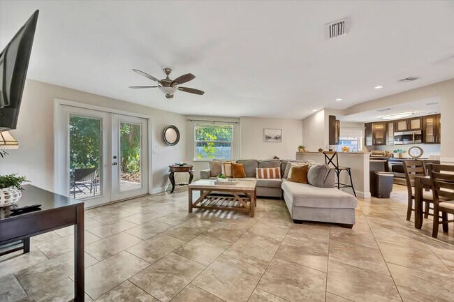 Building Photo - 2529 Croton Ave