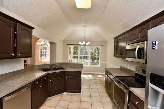 Building Photo - 121 Laurenburg Dr