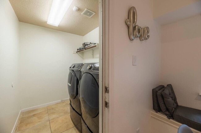 Building Photo - 6 Avenswood Pl