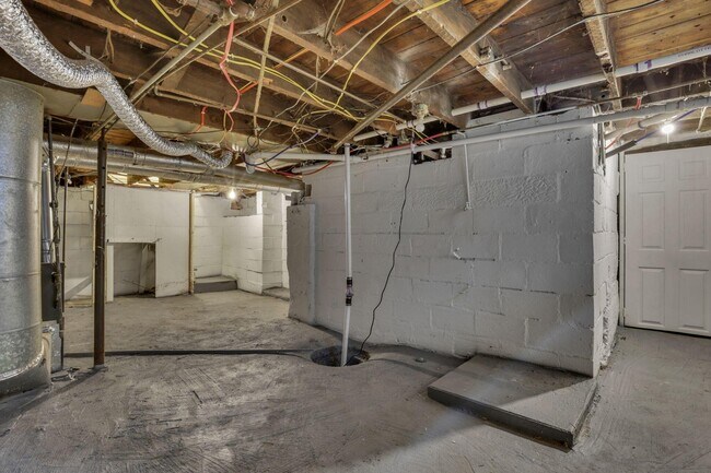 Building Photo - 86 Wilwood Ave
