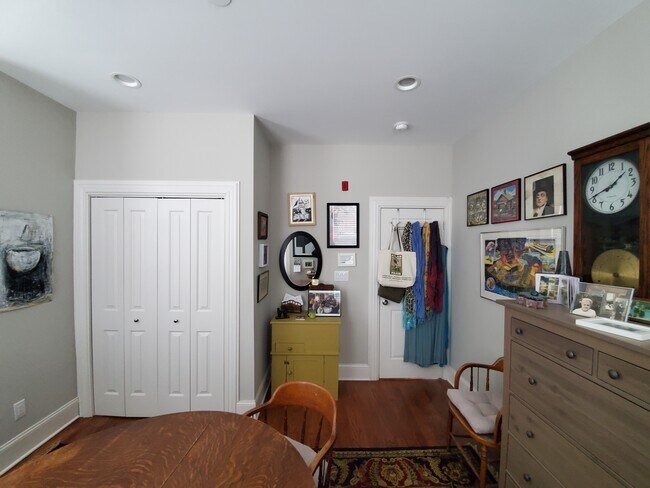 Building Photo - West Mt Airy