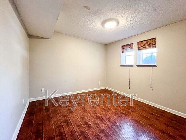 Building Photo - 12204 W Kingsgate Rd