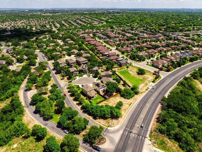 Building Photo - 2 WEEKS FREE RENT w/ 12 Month Lease!!!!!