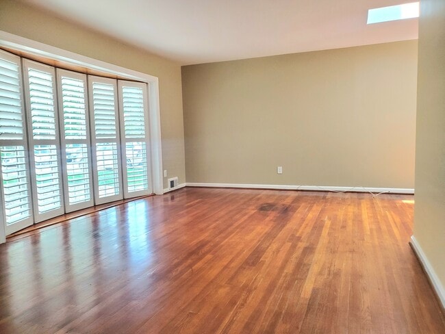 Building Photo - 4517 Mayfield Dr