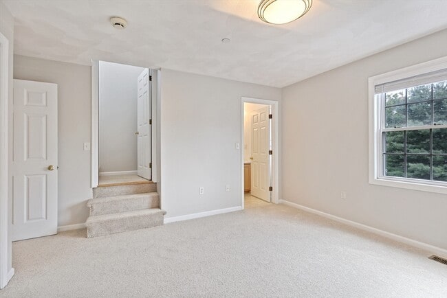 Building Photo - 555 Main St