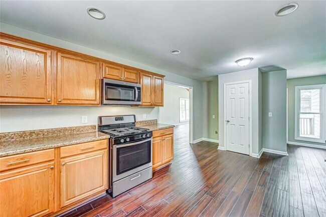 Building Photo - 2218 Woodfern Dr