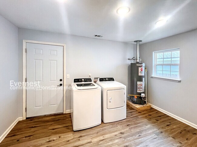 Building Photo - 300 Kimball Loop