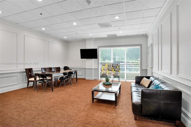 Building Photo - 2665 SW 37th Ave