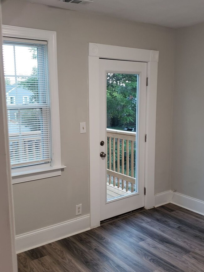 Building Photo - Available Now! | Charming 4-Bedroom Home |...