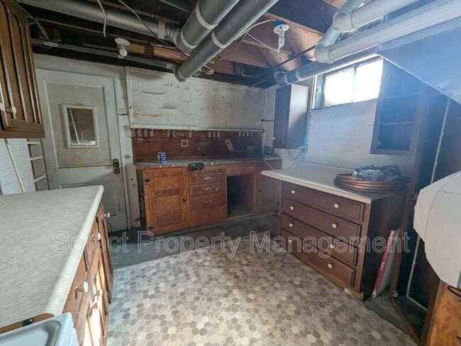 Building Photo - 1131 Pemberton Dr