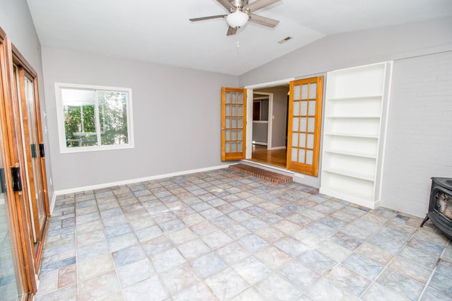 Building Photo - 510 Laurel Dr