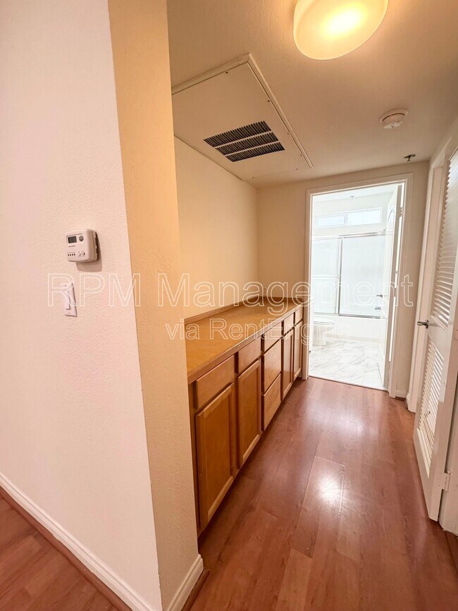 Building Photo - 843 Hayworth Ave