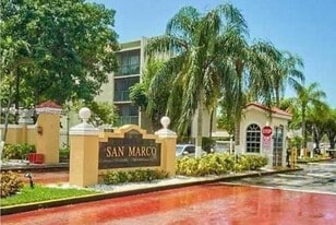 Building Photo - 8860 Fontainebleau Blvd