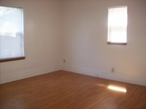 Building Photo - 527 N Linn St