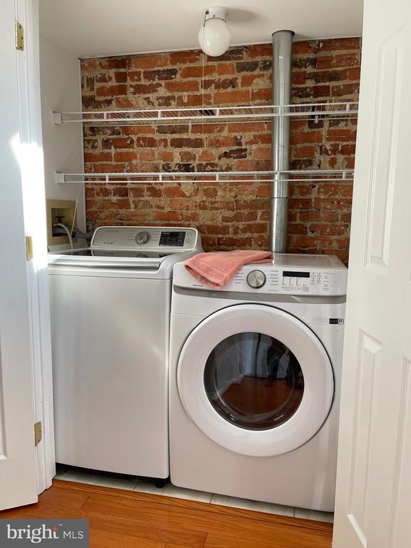 Building Photo - 1231 Linden Pl NE