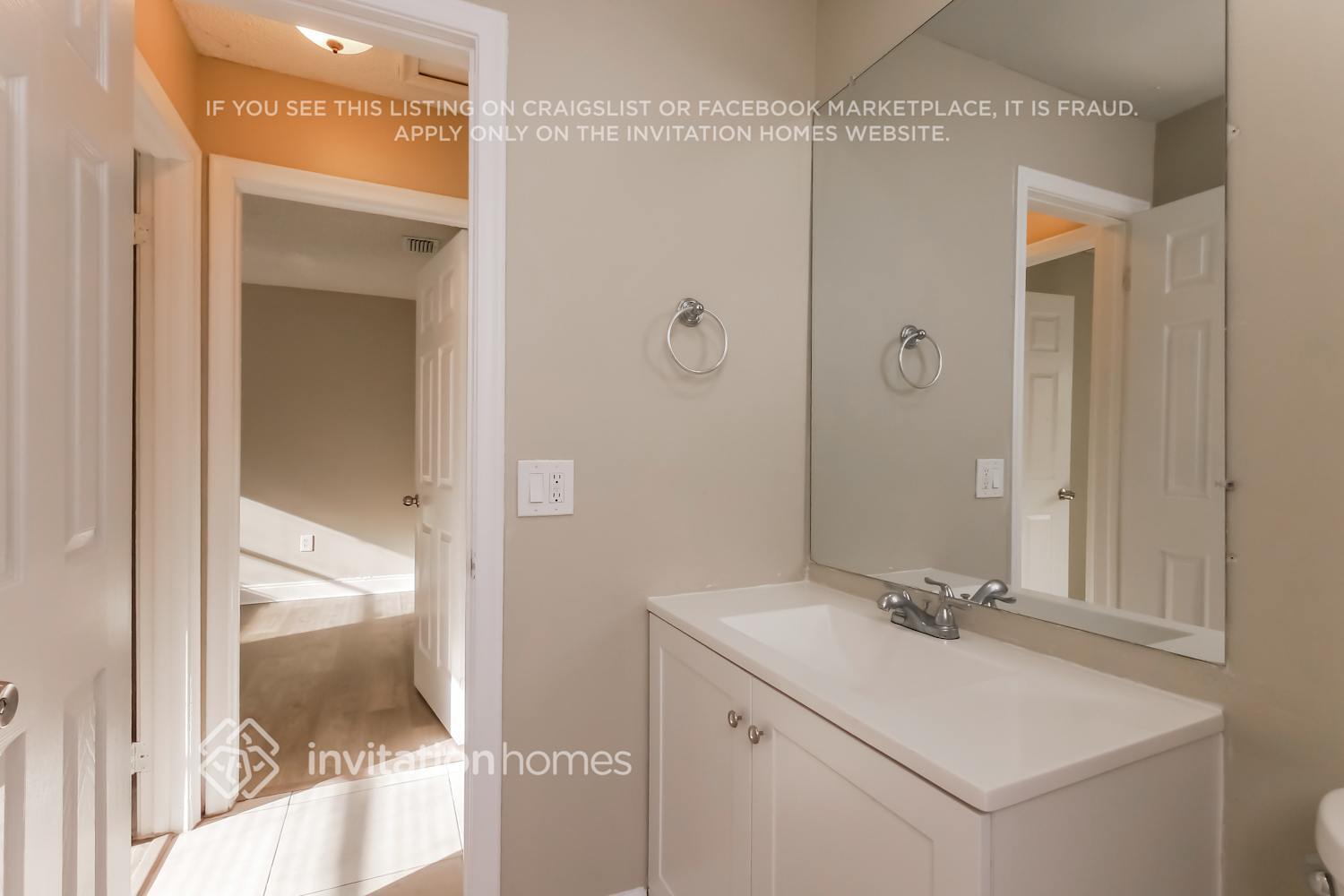 Building Photo - 8744 Southampton Dr