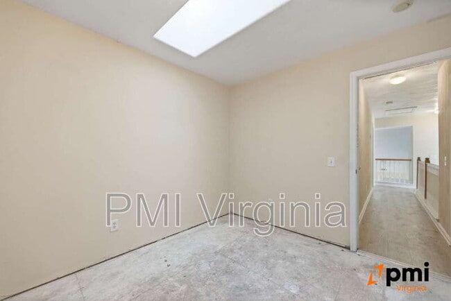 Building Photo - 1002 Nicklaus Dr