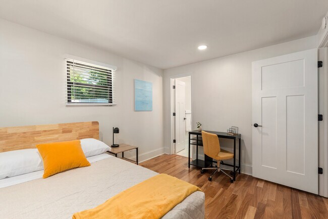 Building Photo - 5708 Southampton Rd