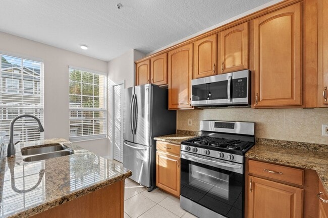 Building Photo - 3008 Bayshore Pointe Dr