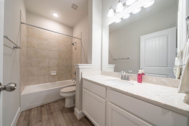 Building Photo - 830 Rench